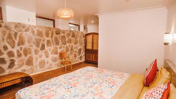 4 bedrooms, WiFi, bed sheets, wheelchair access