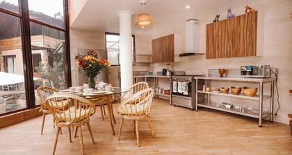 Elegant Main House + Fully Equipped Guest Casita