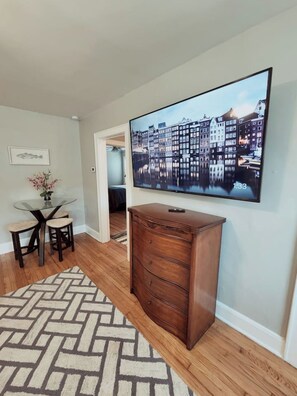 2 chambres, fer et planche à repasser, Wi-Fi, draps fournis