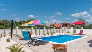 Villa (Four Bedroom Villa with Pool) | Piscine | Piscine extérieure, parasols de plage, chaises longues