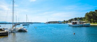 Villa Sunrise With Outdoor Pool