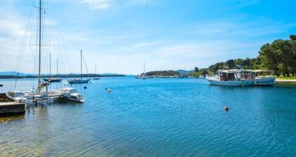 Villa Sunrise With Outdoor Pool