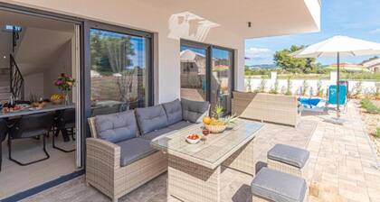Villa Sunset With Outdoor Pool