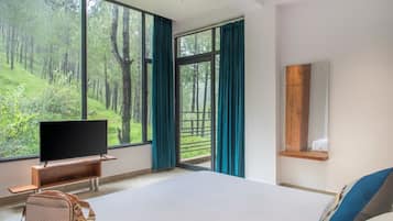 Luxury Apartment, Balcony, Hill View