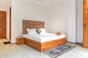 Appartement Luxe, balcon, vue colline | 3 chambres, espace de travail pour ordinateur portable