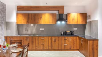 Full-sized fridge, oven, electric kettle, cookware/dishes/utensils