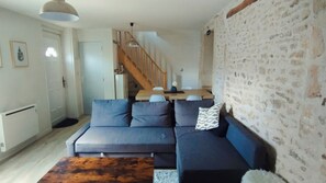 Living area - House with garden near Futuroscope (Jaunay-Marigny)
