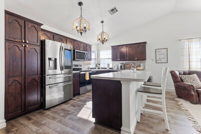 Charming Re-Designed South Tulsa Retreat Offers A Tranquil Stay!