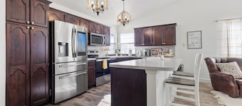 Charming Re-Designed South Tulsa Retreat Offers A Tranquil Stay!