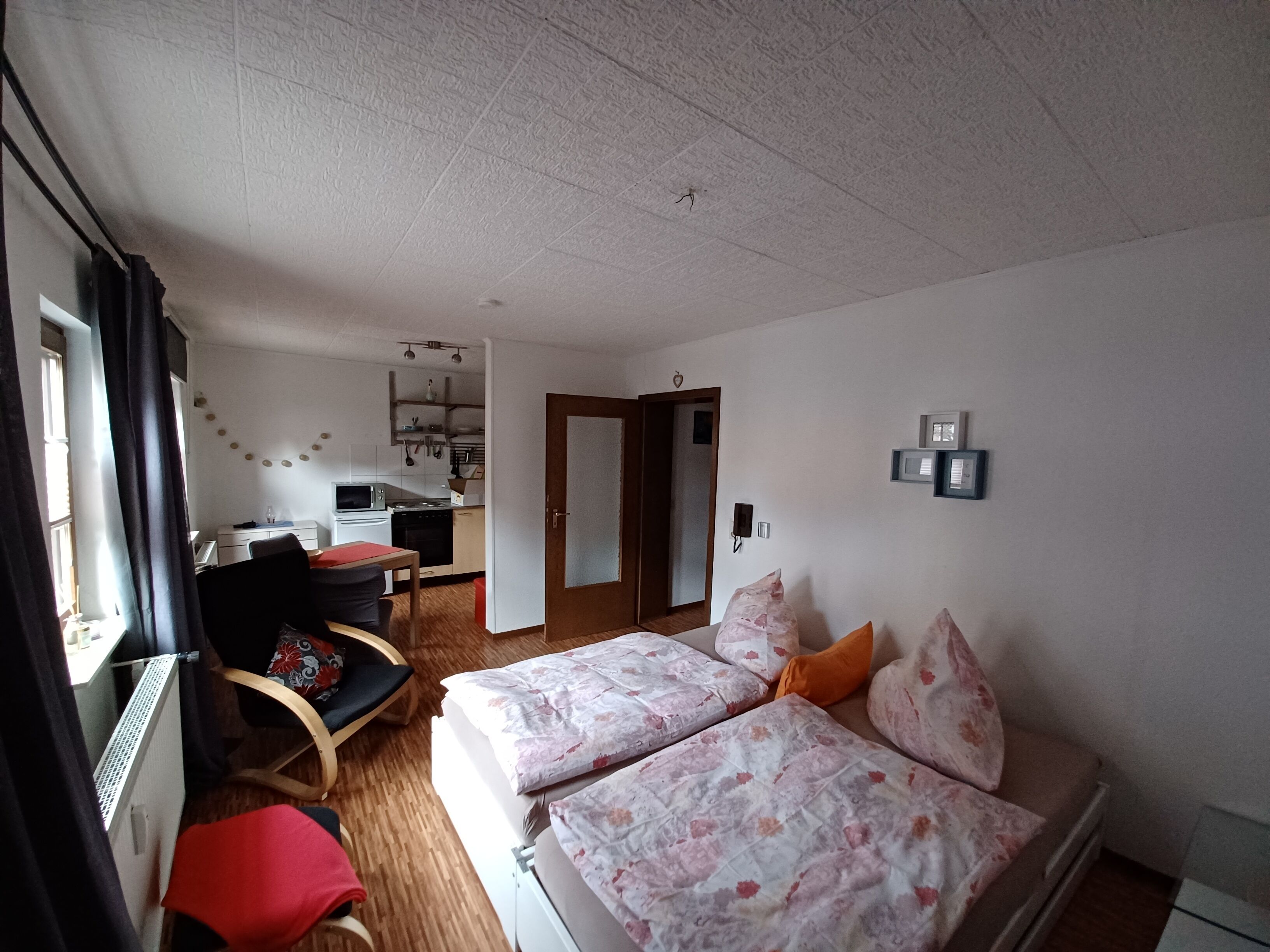 Iron/ironing board, WiFi, bed sheets