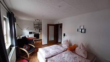 Iron/ironing board, WiFi, bed sheets