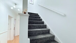 A staircase with dark steps, white walls, and a white handrail. - RF-Entire House -Central Scotland-Falkirk| Self-Check-in |Pet-friendly | Parking (Falkirk)