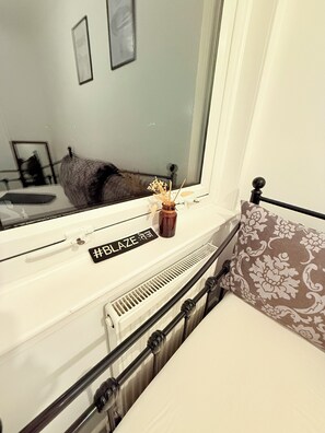 5 bedrooms, desk, iron/ironing board, WiFi - RF-Entire House -Central Scotland-Falkirk| Self-Check-in |Pet-friendly | Parking (Falkirk)