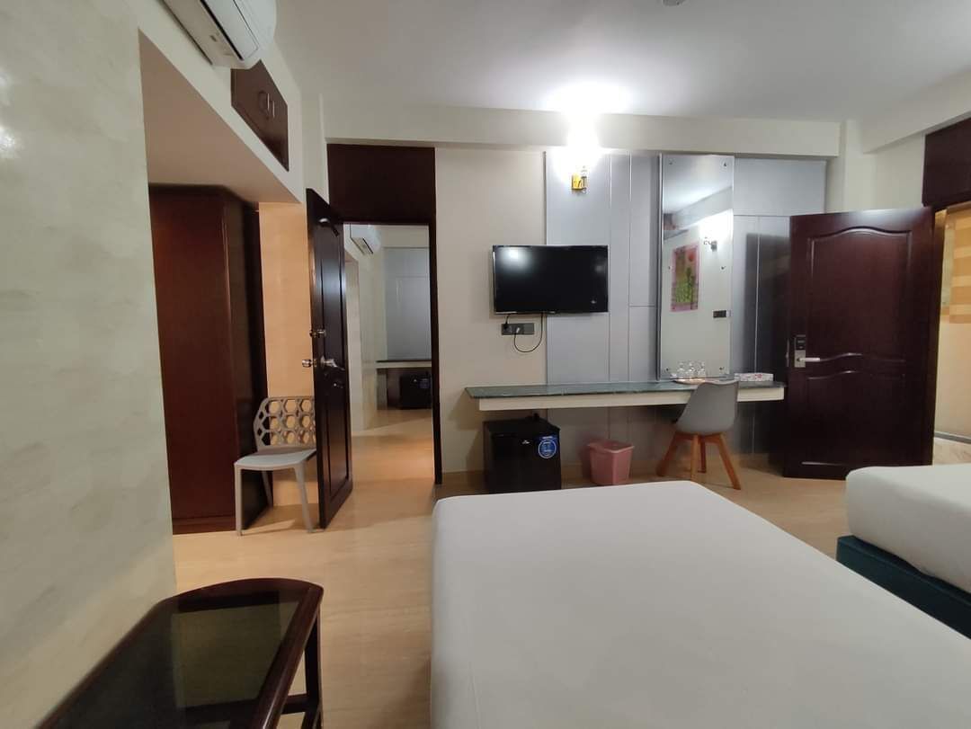 In-room safe, desk, laptop workspace, free WiFi