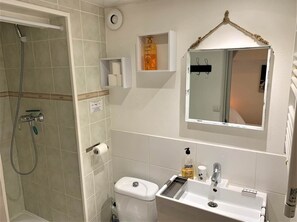 Hair dryer, towels