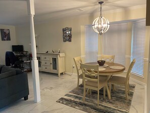 Interior - IXORA Perfect Townhome in Mobile, 2-bedroom w/WiFi AC, 2 assigned parking spaces (Mobile)