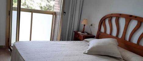 2 makuuhuonetta, silitysrauta/-lauta, vauvan matkasänky, ilmainen Wi-Fi