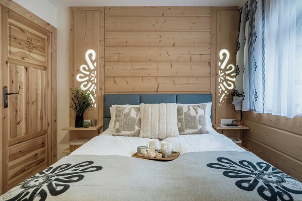 Apartamento conforto, vista para a montanha | 2 quartos, quartos à prova de som, ferros/tábuas de passar roupa