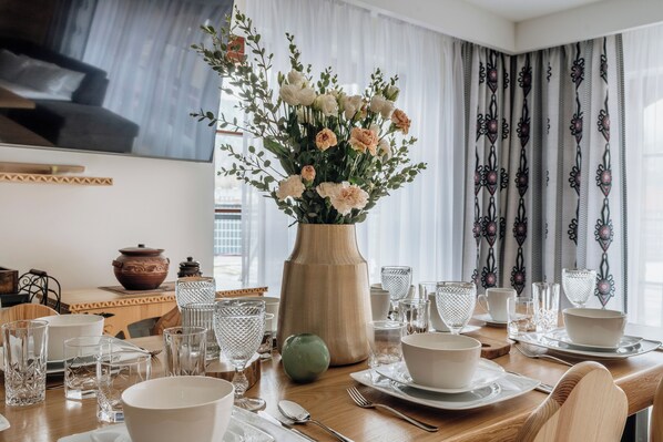 Apartamento conforto, vista para a montanha | Sala de jantar