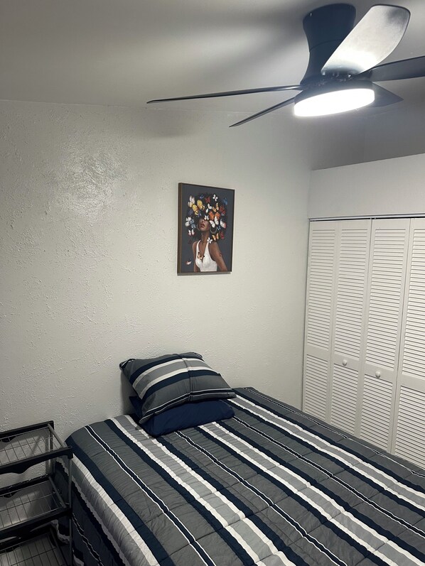 2 間睡房、熨斗/熨衫板、Wi-Fi、床單