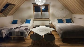 Kamar Quadruple Comfort, pemandangan gunung | Wi-Fi gratis dan seprai linen