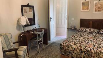 2 camere, una scrivania, Wi-Fi gratuito, lenzuola