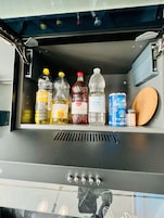 Studio, City View | Private kitchen | Toaster, cookware/dishes/utensils, spices, cleaning supplies