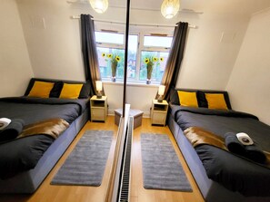 Comfort-Doppelzimmer | Schreibtisch, laptopgeeigneter Arbeitsplatz, Bügeleisen/Bügelbrett