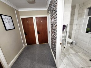 Shared bathroom - Stay Sleep Rest - Santuary (Hull)