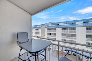 Condo, 1 King Bed with Sofa bed (Sugar Beach 354) | Outdoor dining