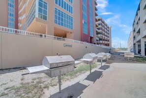 Outdoor dining - Sugar Beach 354 (Orange Beach)