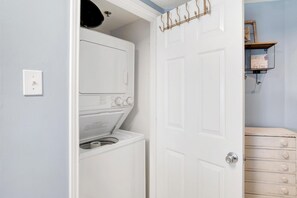 Condo, Multiple Beds (Tradewinds 505) | Interior