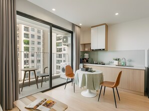 Standard Studio, Balcony, Lake View | Individually furnished, laptop workspace, blackout drapes