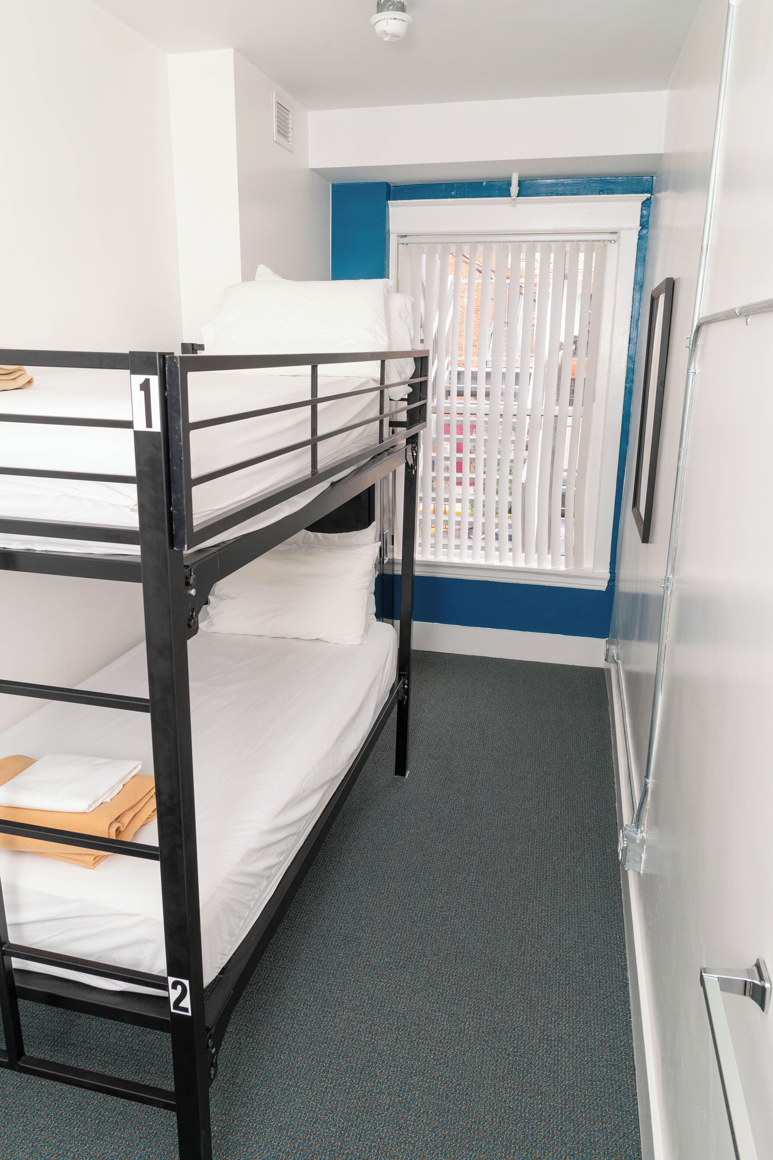 Dobbeltrom – junior | Lydisolert, wi-fi (inkludert) og sengetøy