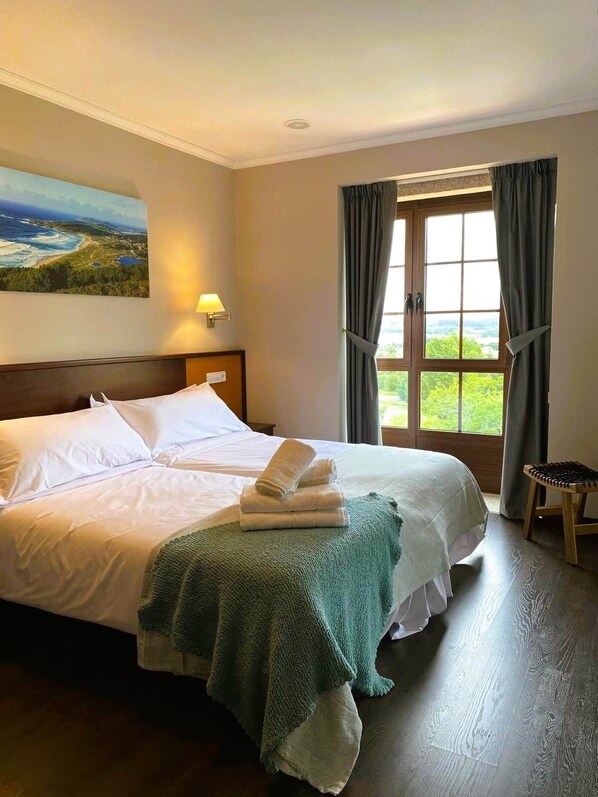 7 Schlafzimmer, Schreibtisch, Bügeleisen/Bügelbrett, kostenloses WLAN