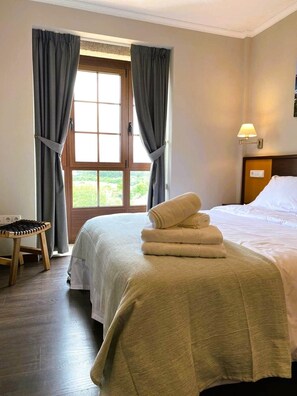 7 bedrooms, desk, iron/ironing board, free WiFi - Donato House (Narón)