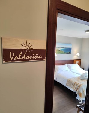 7 bedrooms, desk, iron/ironing board, free WiFi - Donato House (Narón)