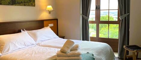 7 bedrooms, desk, iron/ironing board, free WiFi