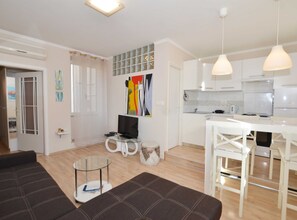 Apartment (One Bedroom Apartment with Sea View) | Living room - Classy and Modern Old Town Quarter Apartment (Rovinj)