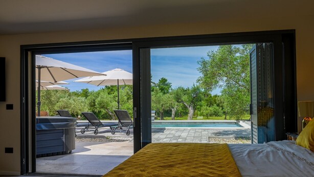 빌라 (Three Bedroom Villa with Pool)