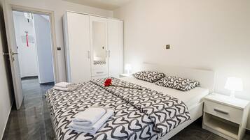 Apartment (Two Bedroom Apartment with Balcony) | 6 bedrooms, free WiFi