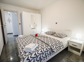 Apartamento (Two Bedroom Apartment with Balcony) | 6 dormitorios y wifi gratis