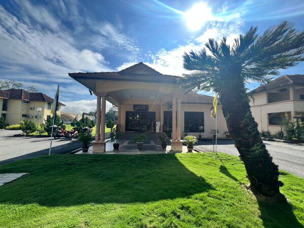 Front of property - Capital O 91096 Usas Resort (Kuala Kangsar)