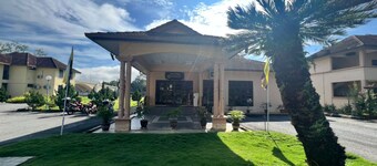 Capital O 91096 Usas Resort 