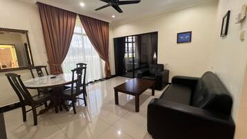 Suite Double | Khu vực làm việc phù hợp cho laptop