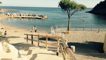 Plage, chaises longues