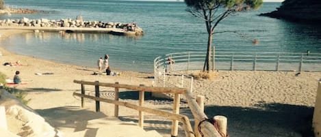 Ubicación a pie de playa y tumbonas