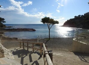 Plage, chaises longues
