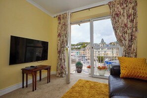 Desk - Little Bay View (Oban)