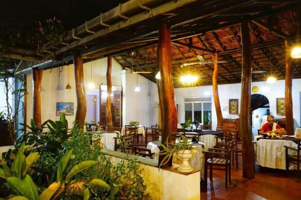 Habarana INN